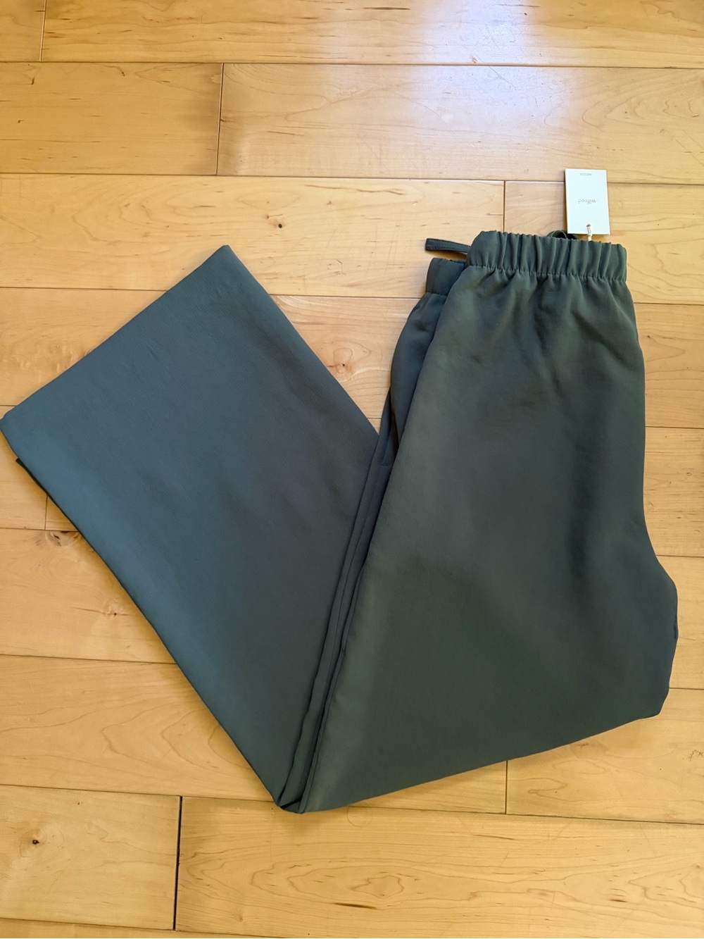 NEW Aritzia Wilfred The Lodge Pant™ - Crepette™ in Sage (NWT)